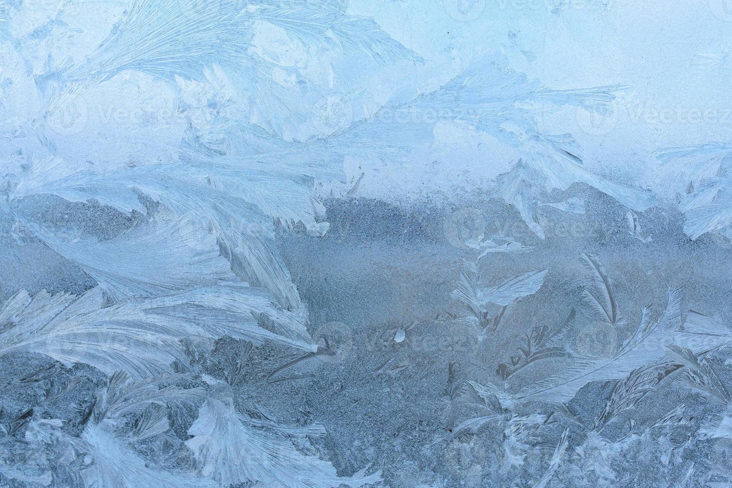 struttura del gelo sulla finestra congelata. foto