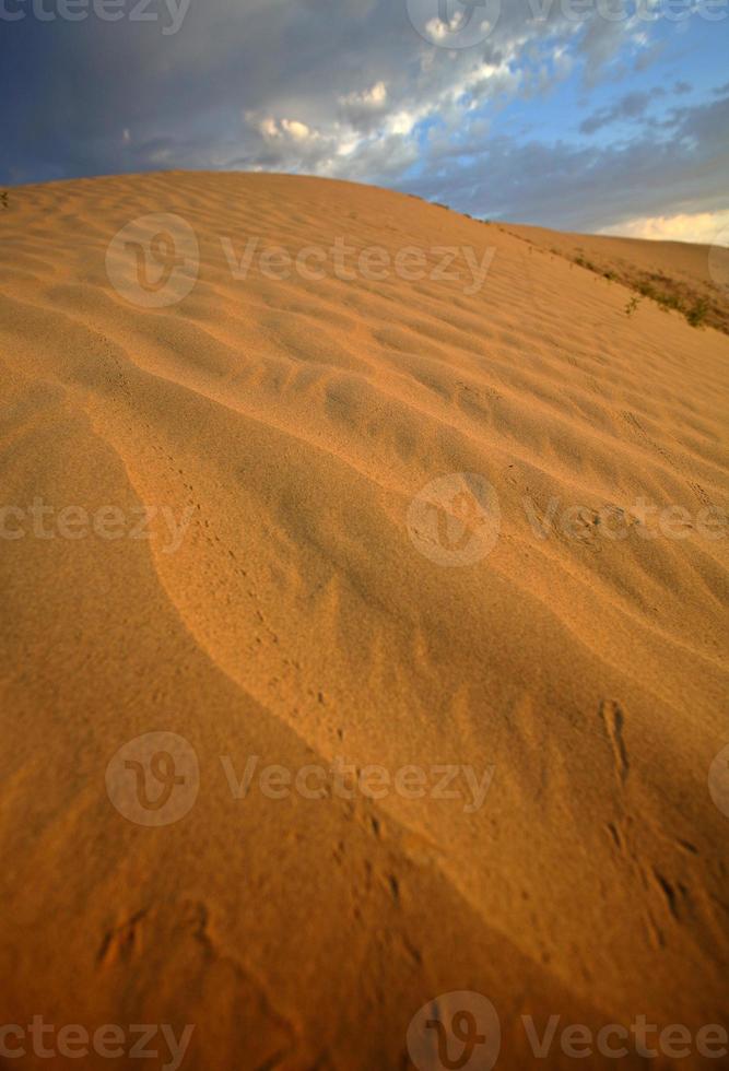 duna di sabbia alle grandi colline di sabbia nel pittoresco saskatchewan foto