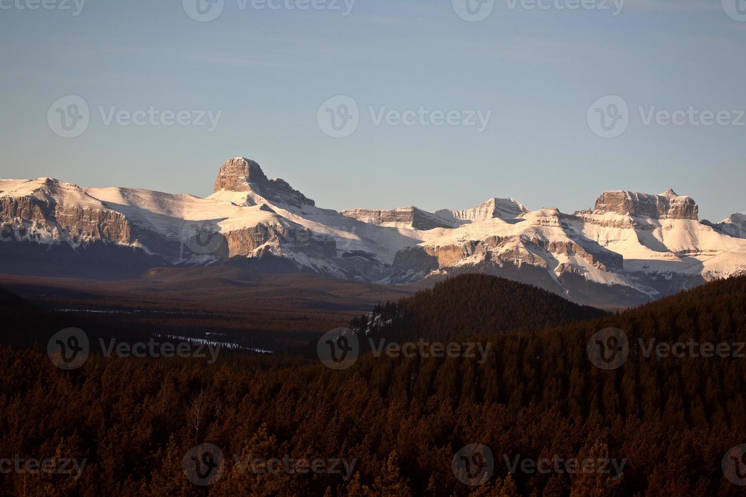 montagne rocciose in inverno foto