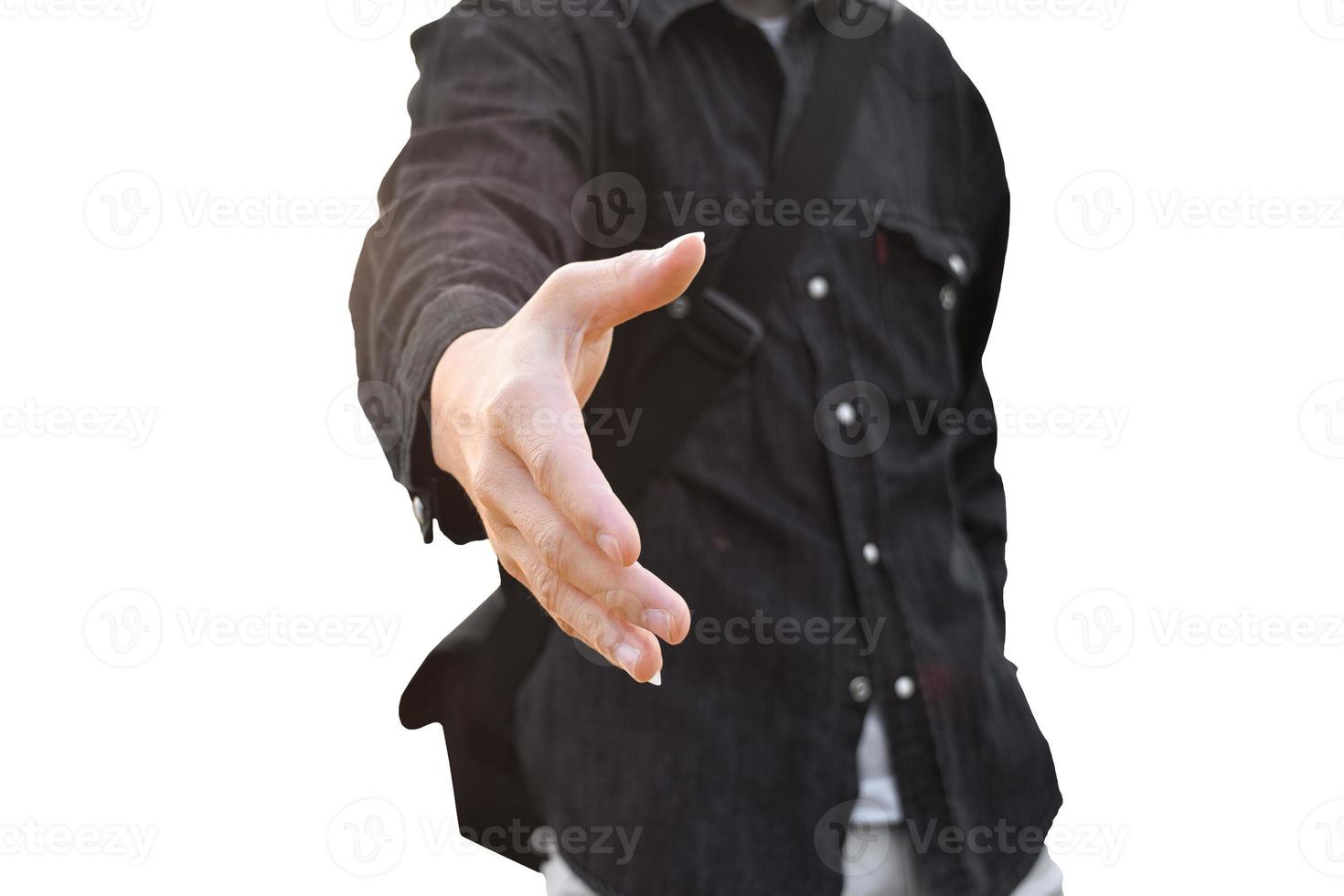 mano maschile pronta per la stretta di mano isolata su sfondo bianco. concetto di saluto foto