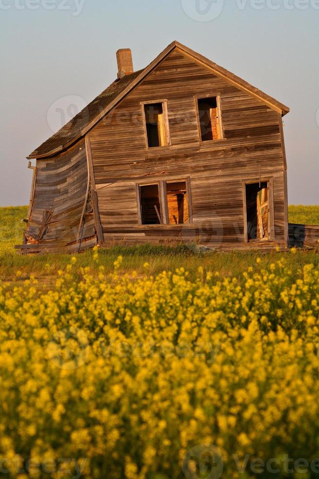 casa colonica stagionata nel pittoresco saskatchewan foto