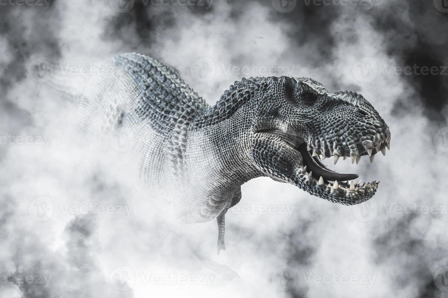 tirannosauro t-rex, dinosauro su sfondo di fumo foto