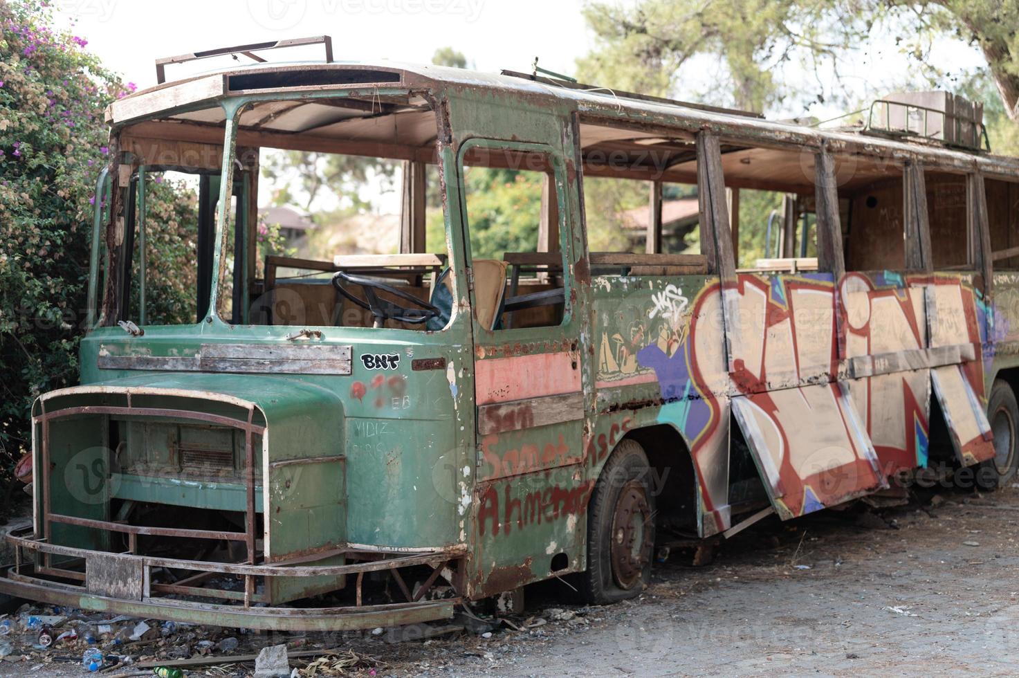 autobus vecchio abbandonato retrò vintage foto