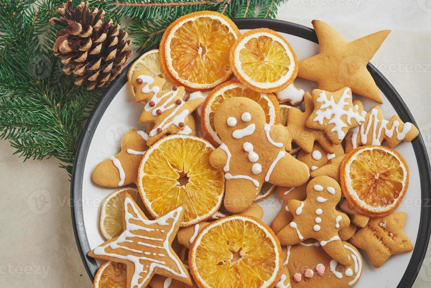 biscotti natalizi al miele con arancia foto