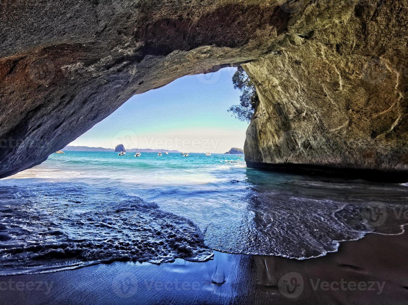 baia della cattedrale nella baia di coromandel foto