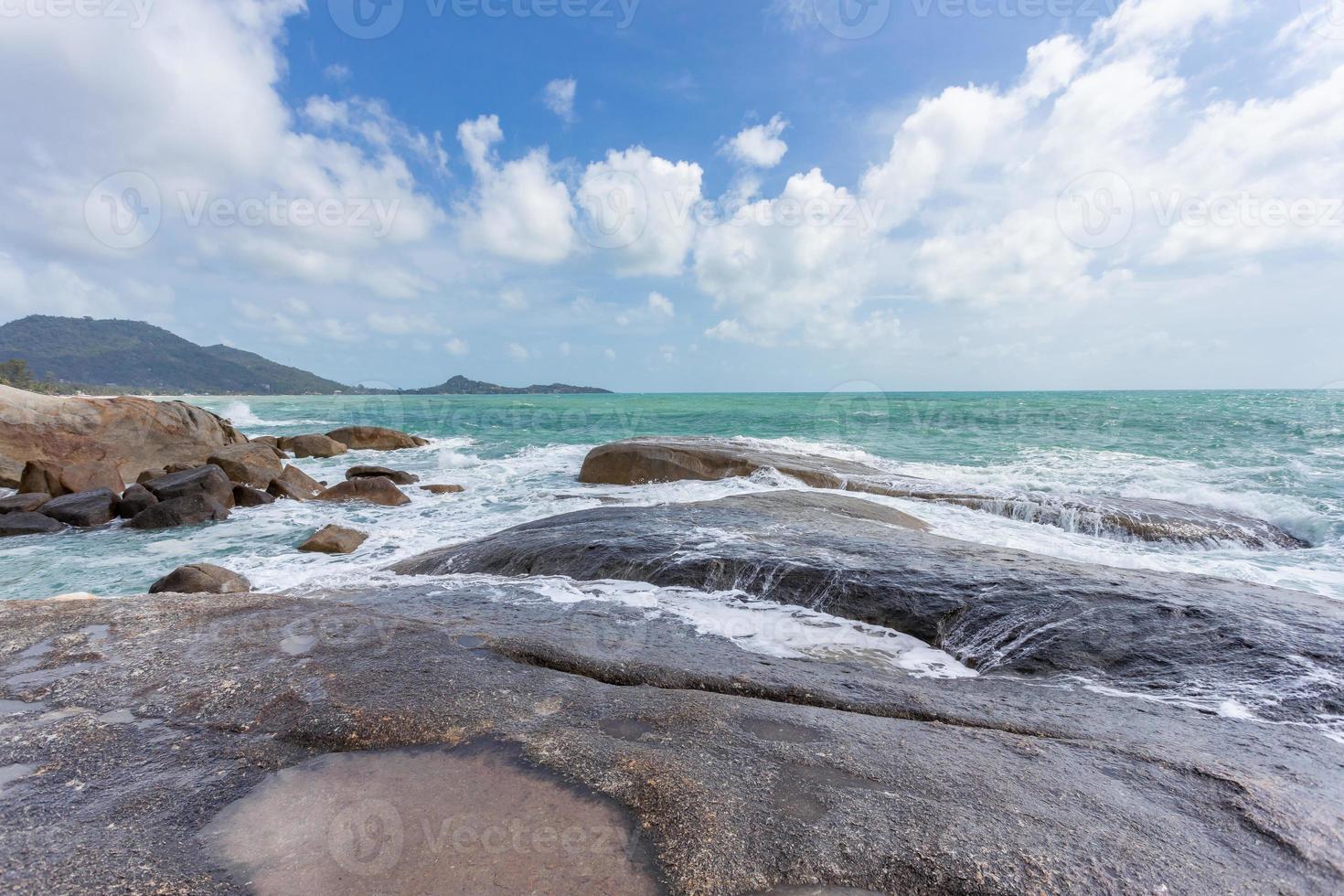 vista mare a hin ta hin yai nonno e nonna rock sull'isola di koh samui, invisibile e sorprendente thailandia. foto