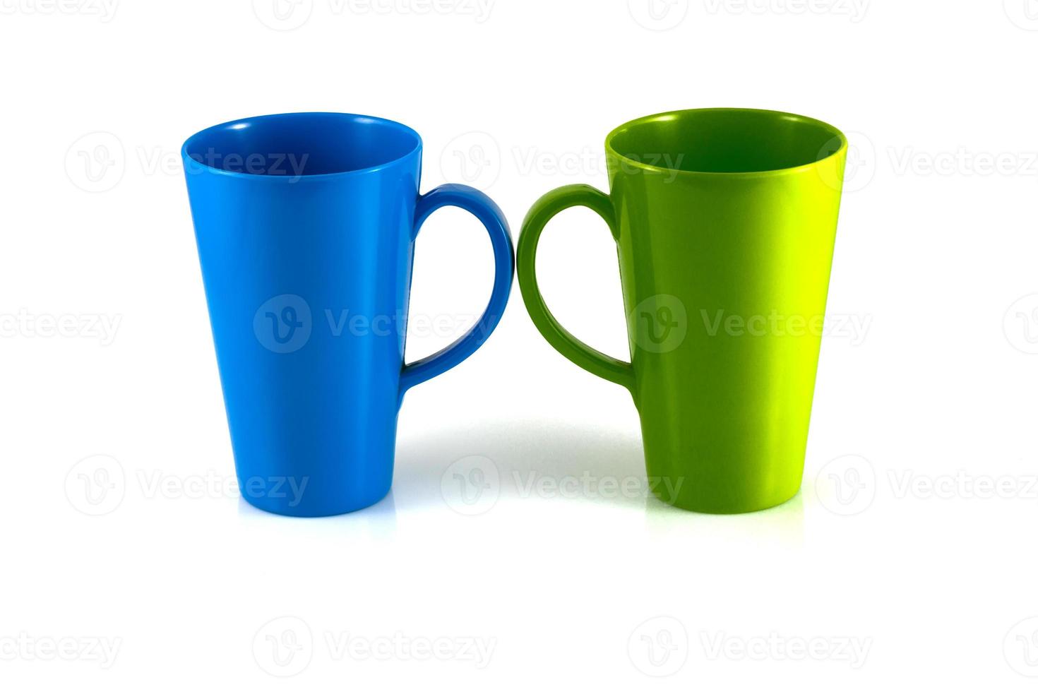 tazza verde e blu isolare su sfondo bianco foto