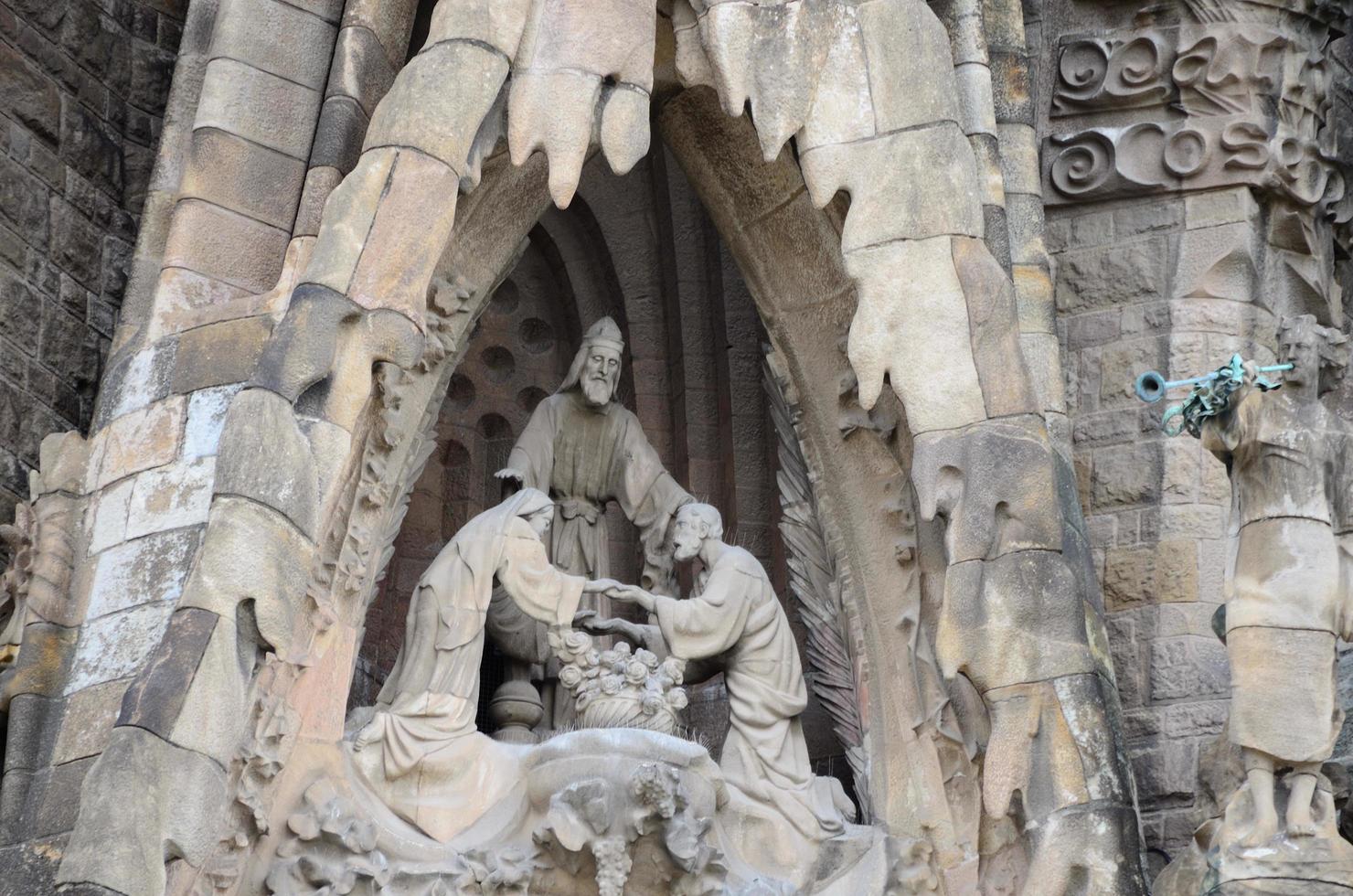 figure sulla cupola a Barcellona foto