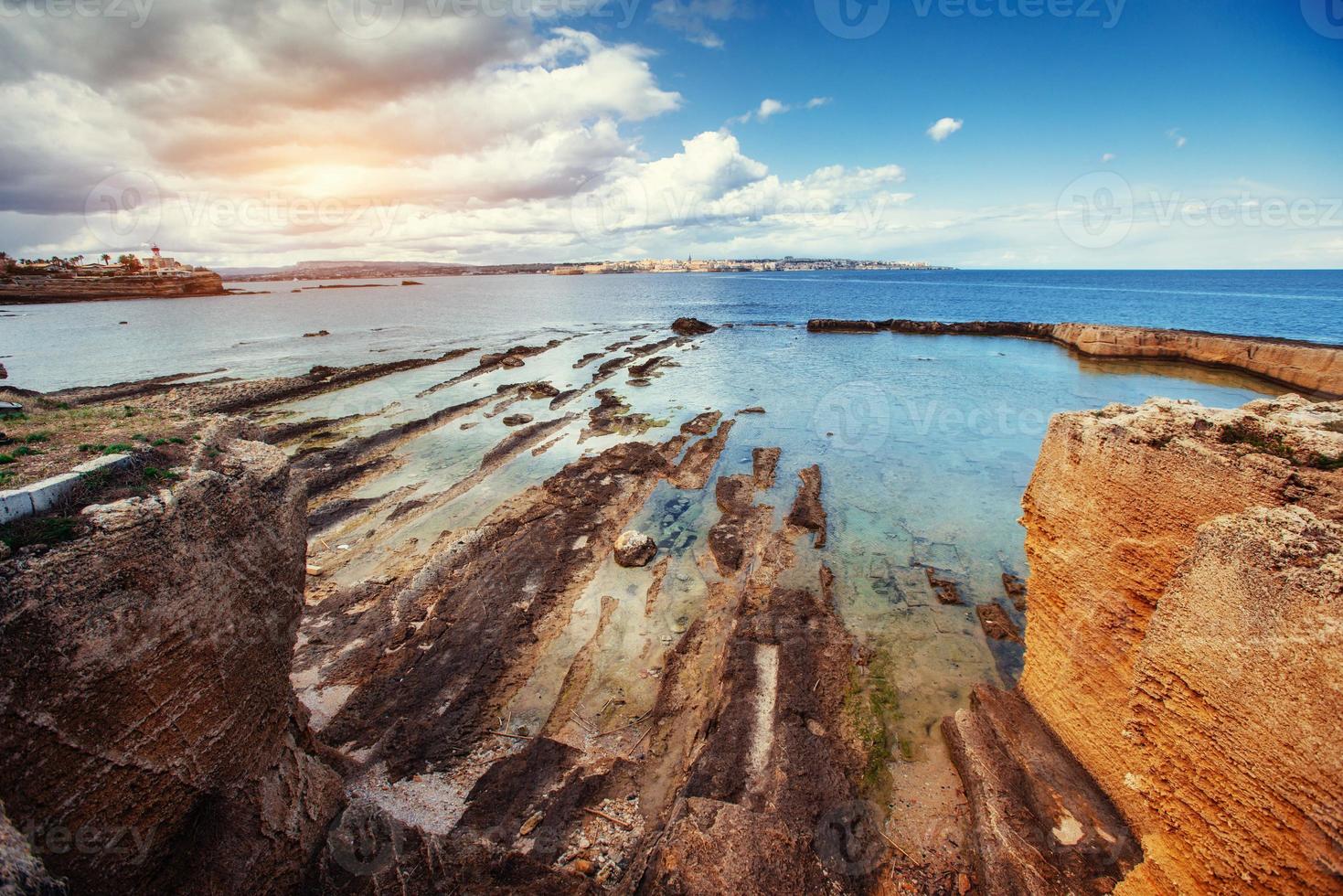 fantastica vista sulla riserva naturale monte cofano. scena drammatica foto