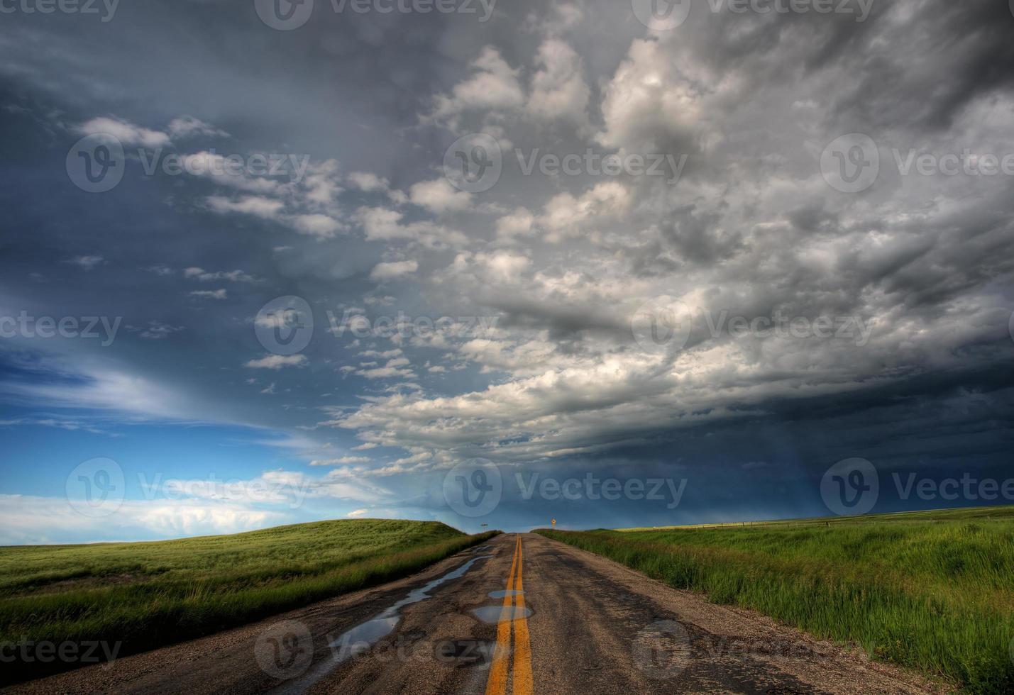 nuvole temporalesche prateria cielo saskatchewan foto