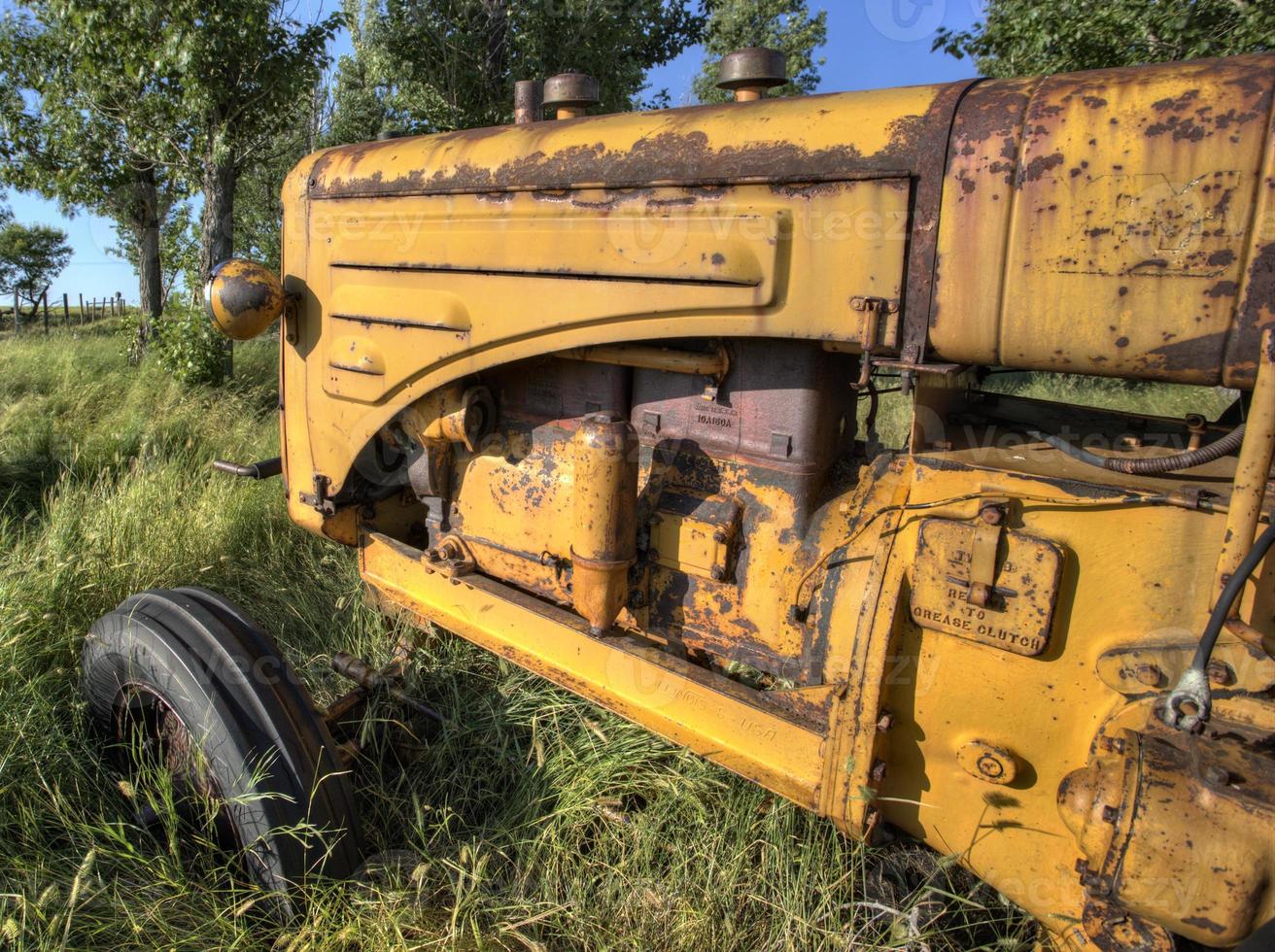 vecchio trattore agricolo d'epoca foto