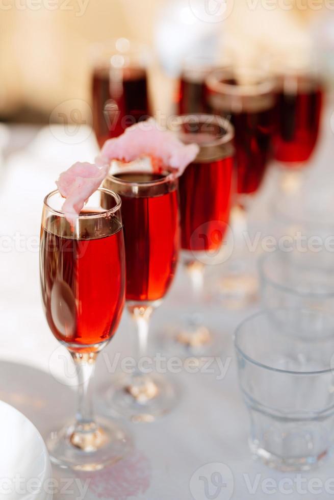 bicchieri da sposa per vino e champagne foto