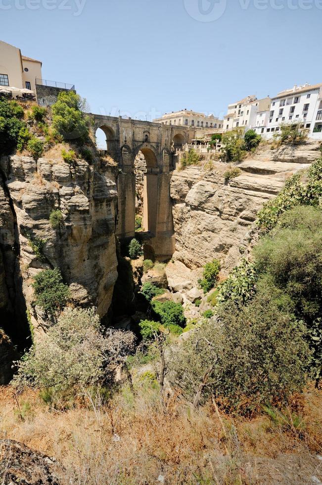 nuovo ponte a ronda, uno dei famosi borghi bianchi foto