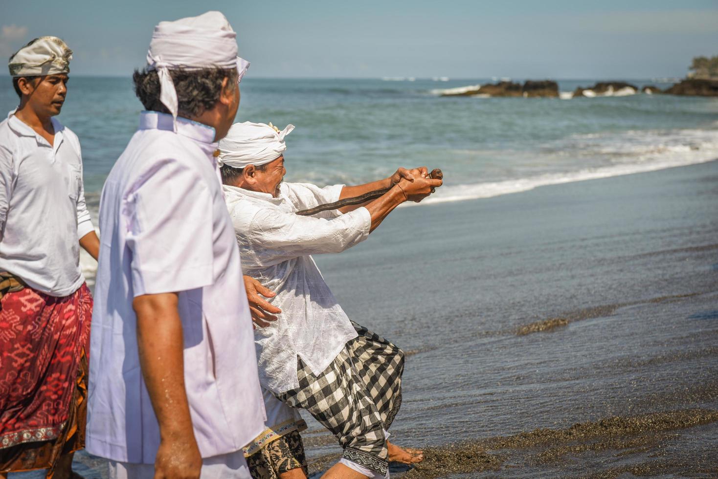 sanur, bali, indonesia, 2015 - melasti è una cerimonia e un rituale di purificazione balinese indù foto