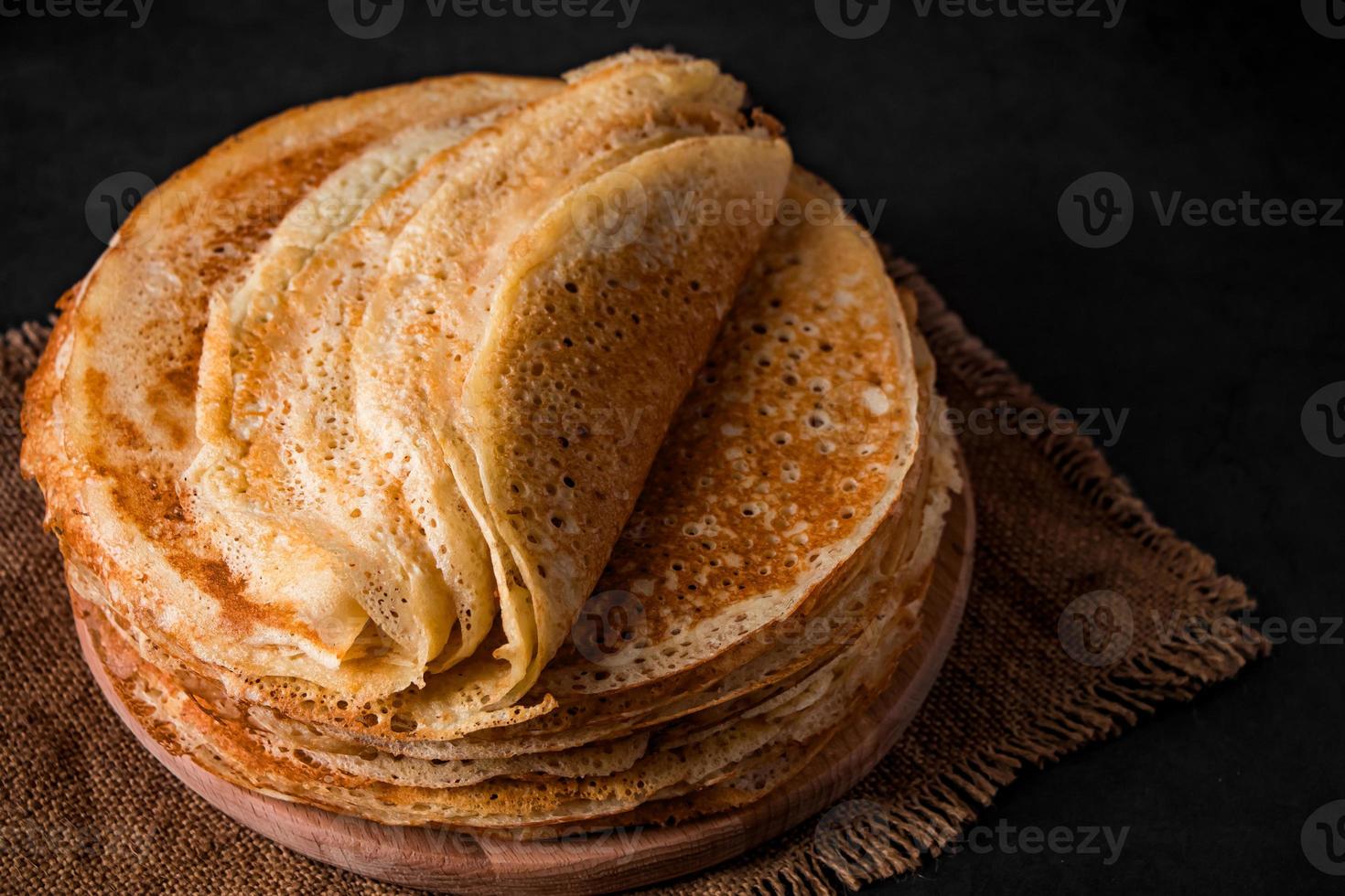 cibo tradizionale russo - frittelle sottili. foto