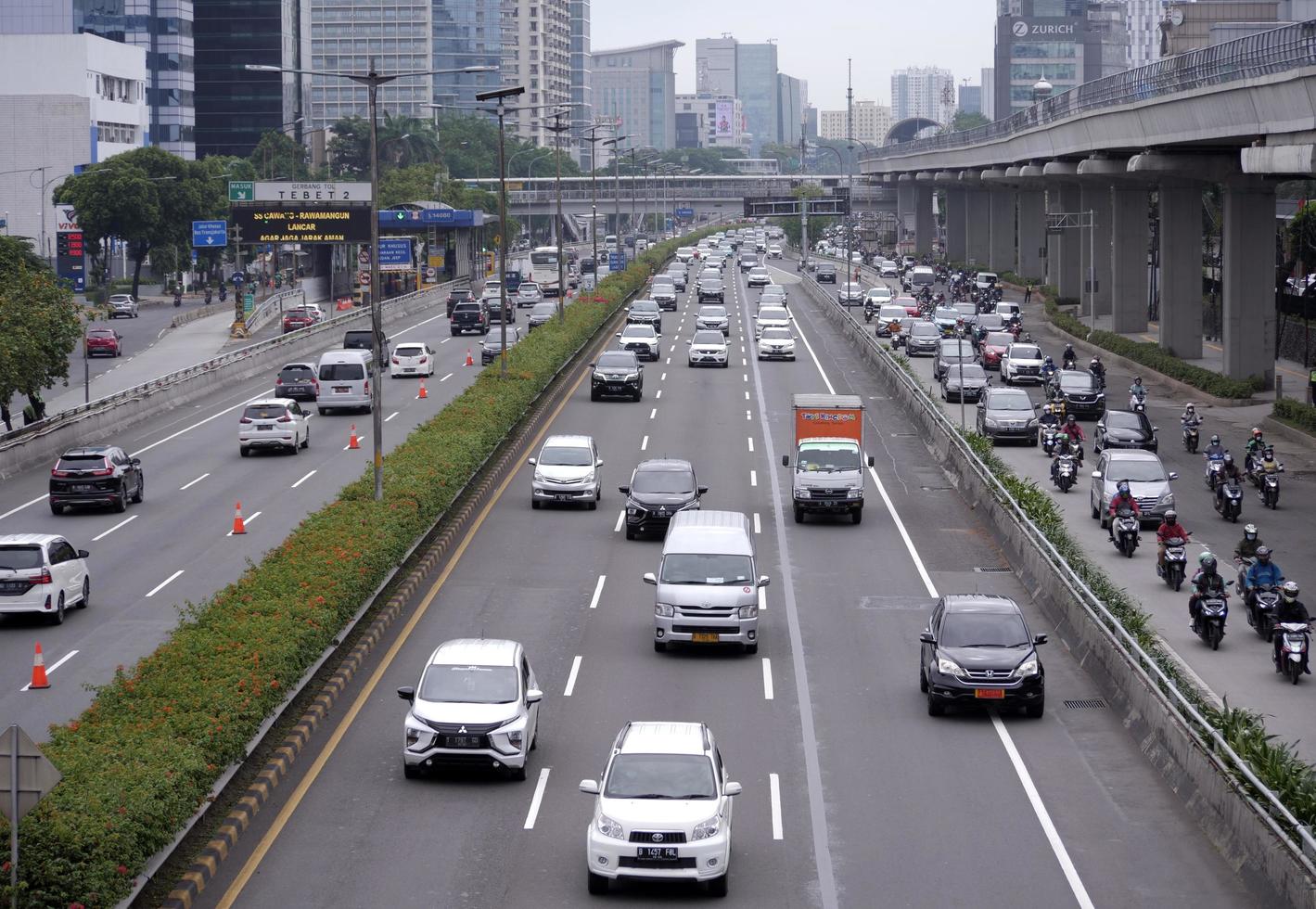 jakarta, indonesia, 2022-traffico sull'autostrada di jakarta foto