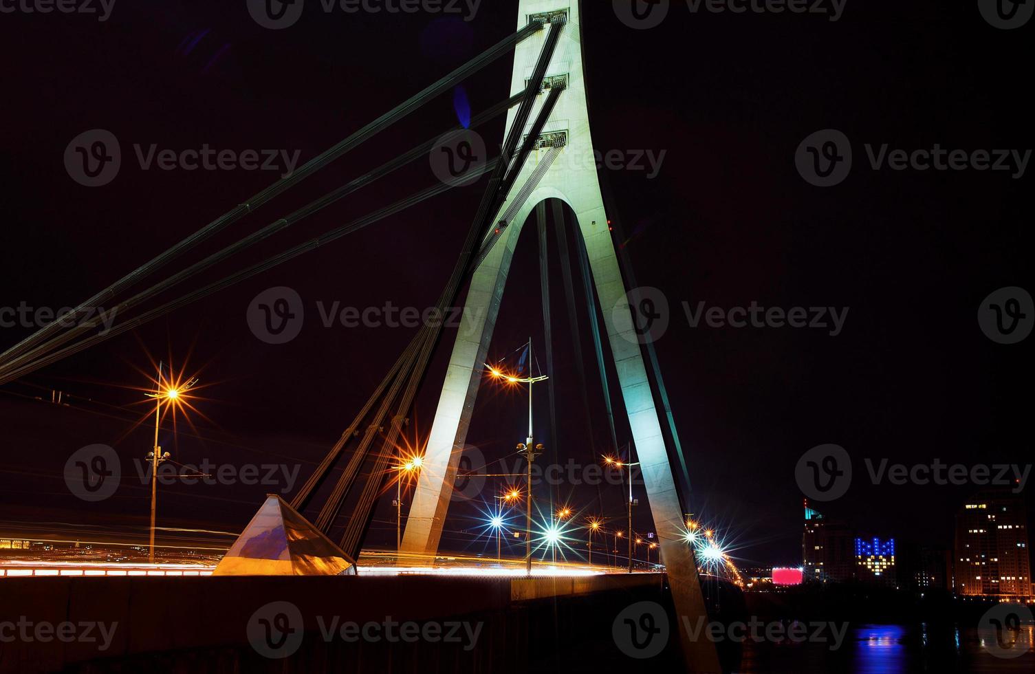 ponte a kiev di notte foto