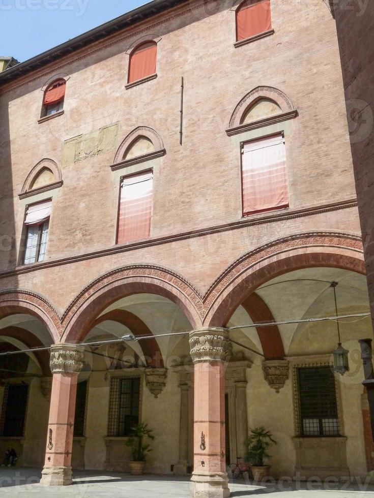 vista del centro storico di bologna in emilia romagna italia foto