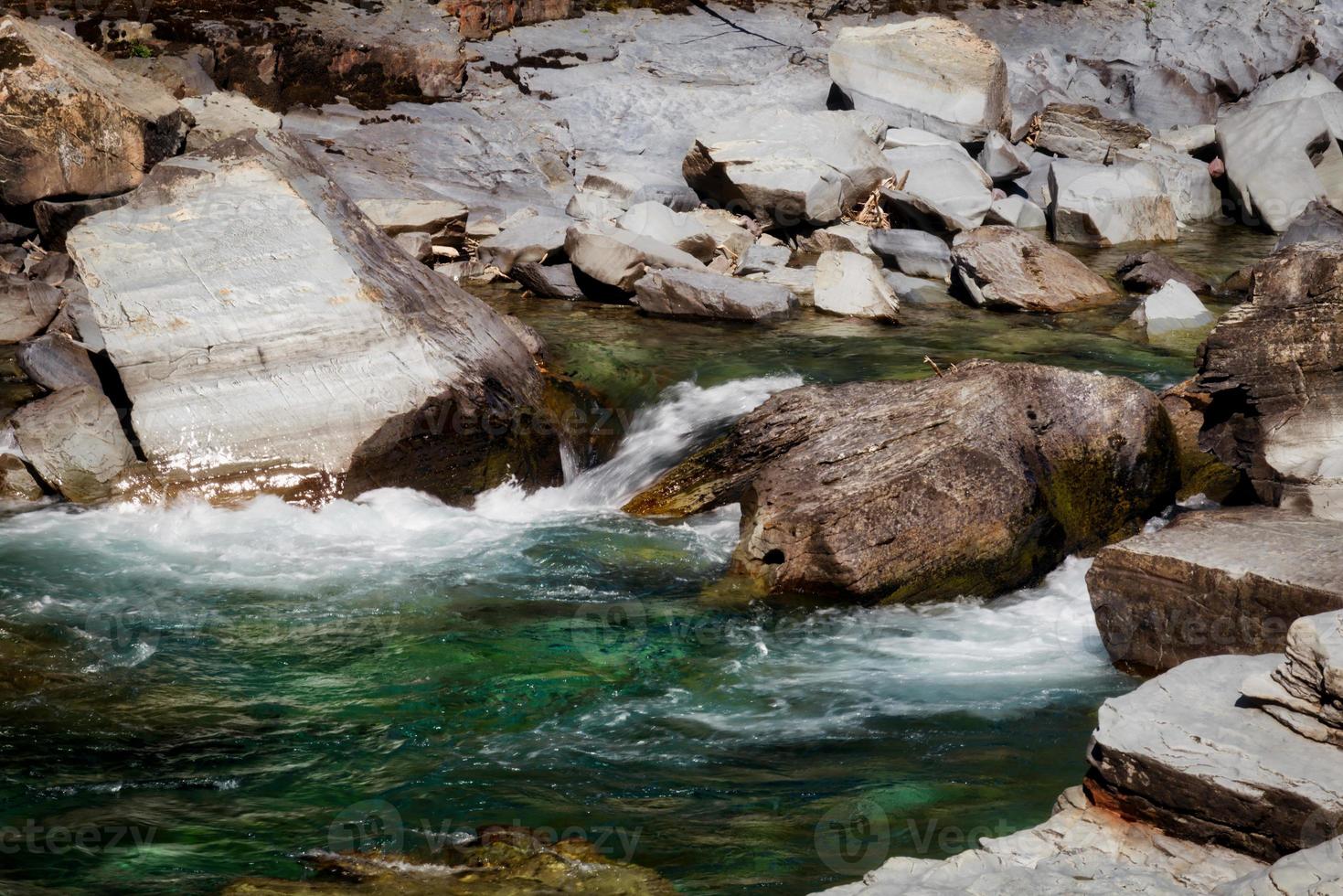 mcdonald creek nel parco nazionale del ghiacciaio foto