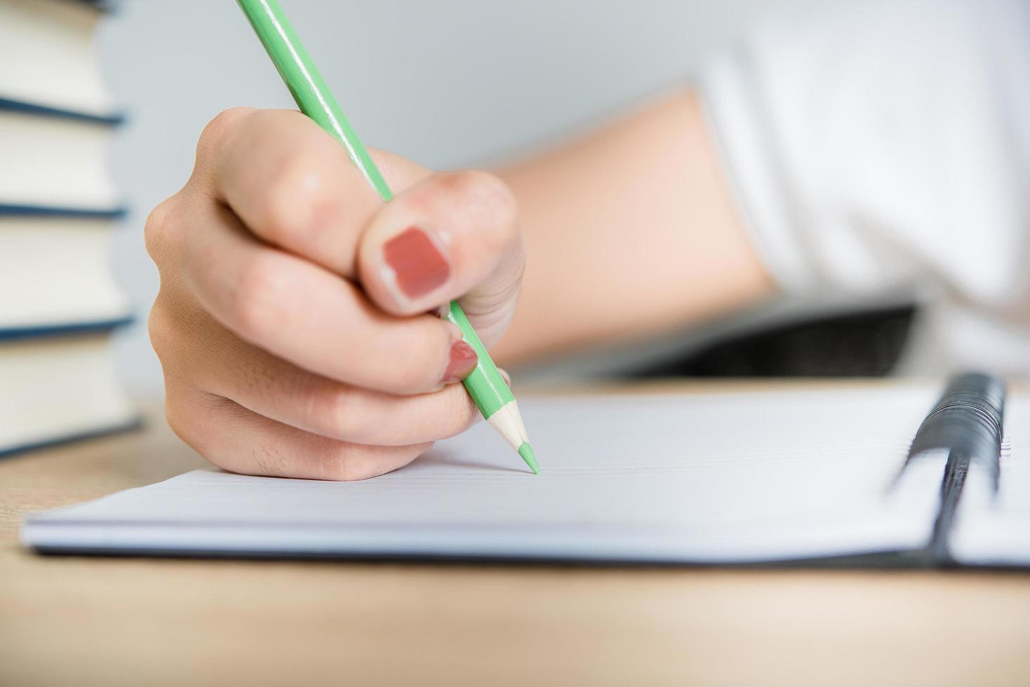 scrivere un libro di studio è essenziale per il futuro. foto