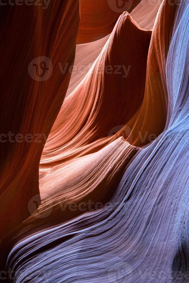 la sabbia ha raschiato le rocce nel canyon inferiore dell'antilope foto