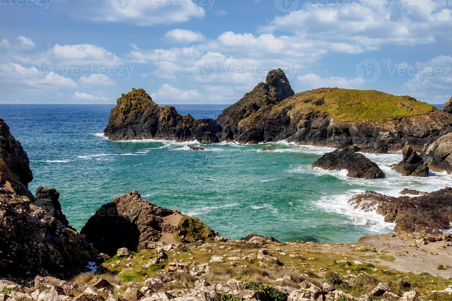 aspro paesaggio costiero a Kynance Cove in Cornovaglia foto