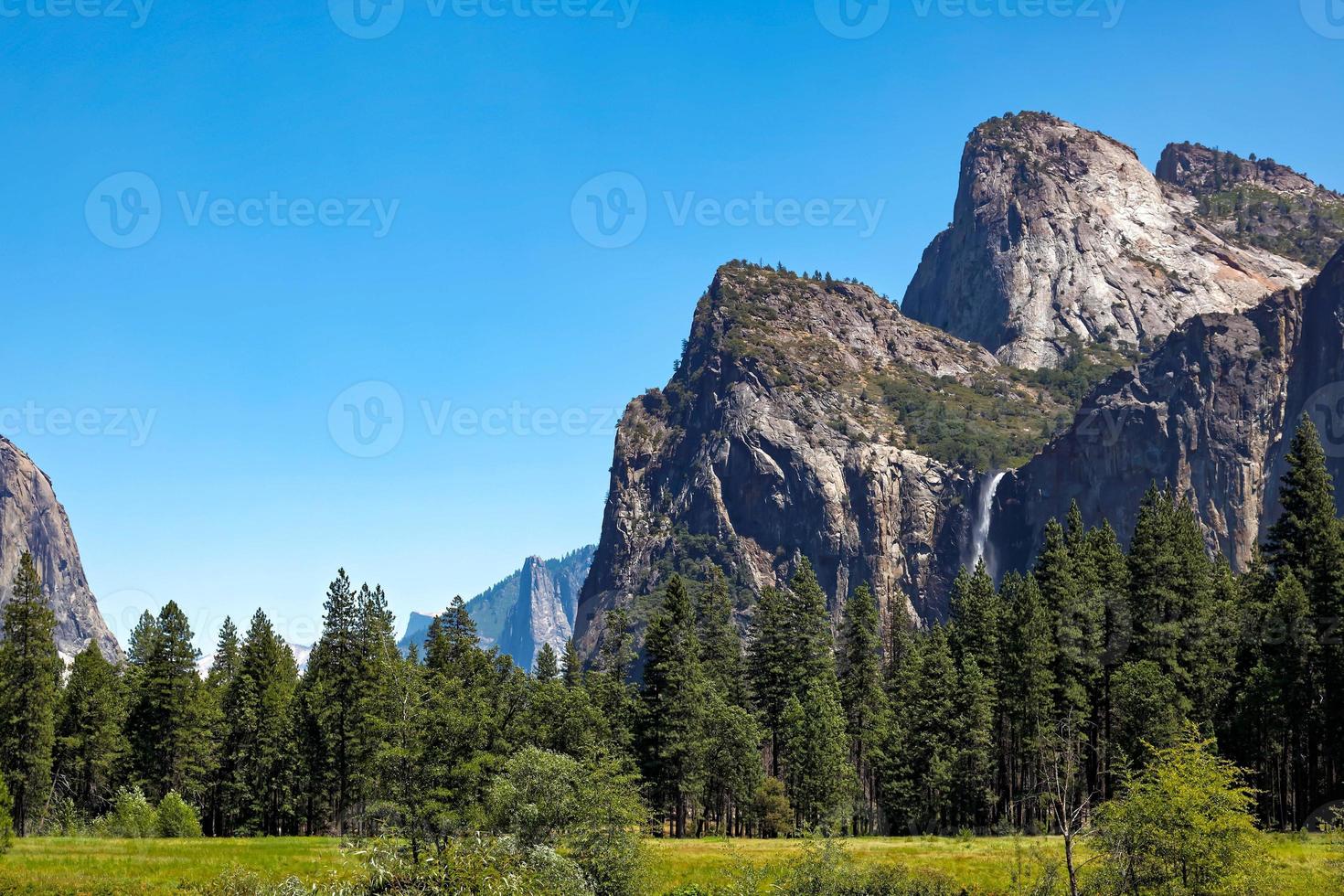 Yosemite paesaggio in estate foto