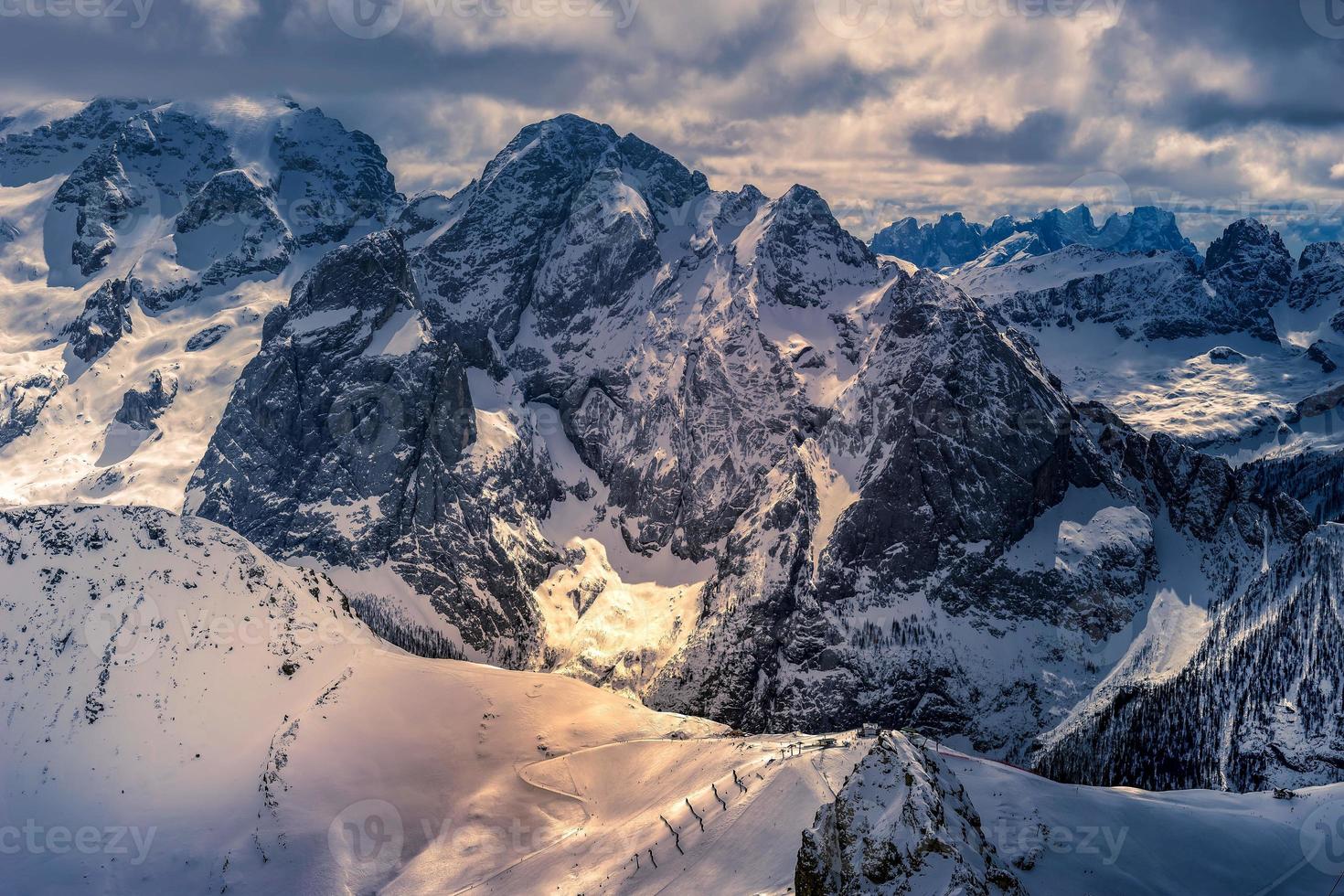 vista dal sass pordoi nella parte alta della val di fassa foto