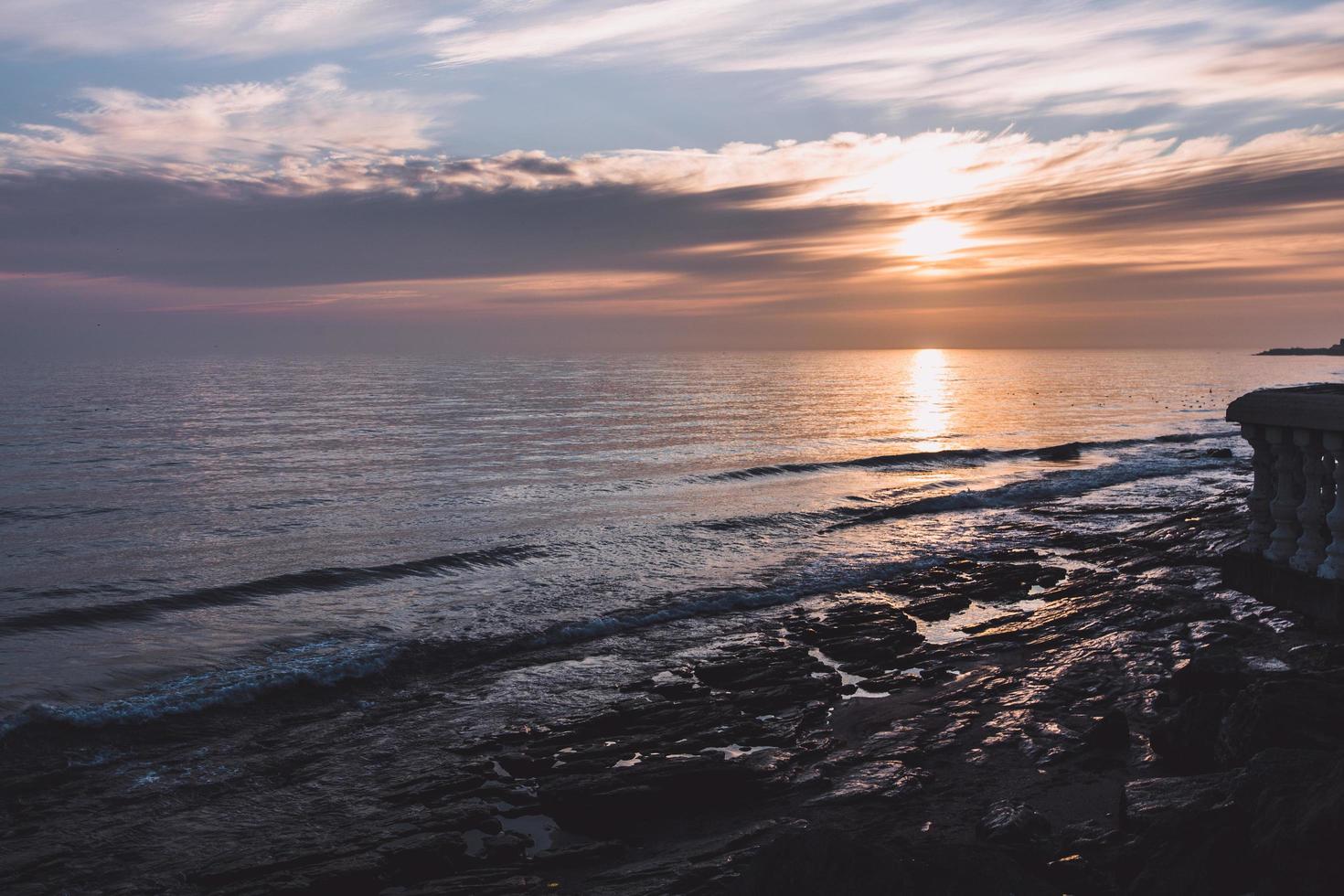 bella alba sul mar caspio in daghestan, russia foto