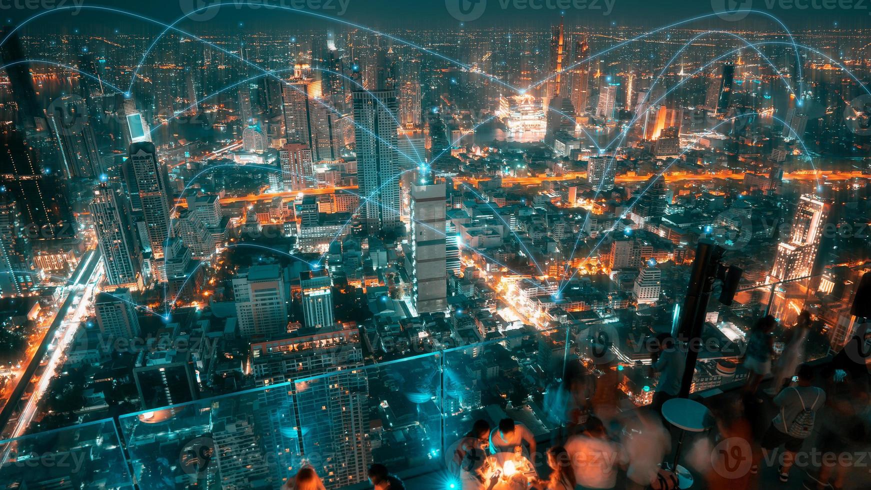 connessione di rete della linea digitale e trasferimento insieme alla vista aerea della città sul colore del tema cyber punk. foto