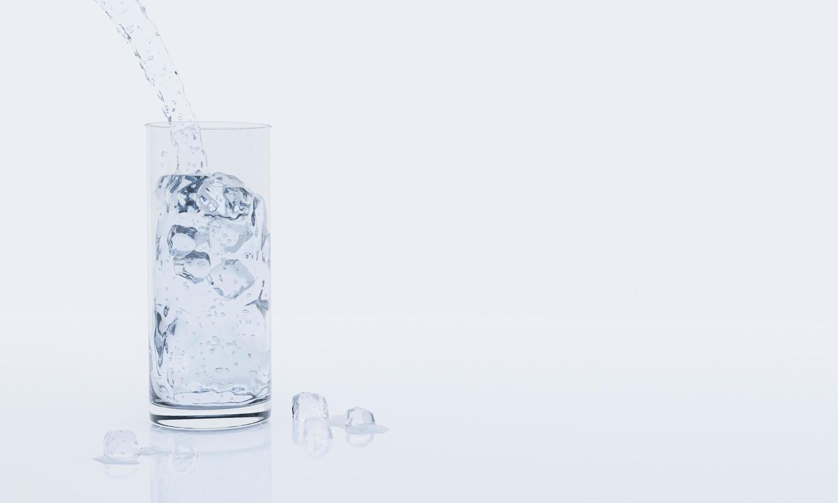 versando acqua dalla bottiglia in vetro su sfondo bianco e riflesso sulla superficie. rendering 3D. foto