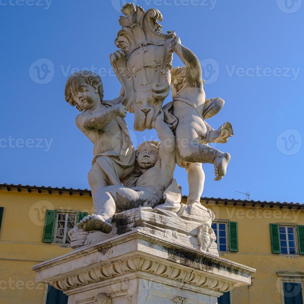 fontana di stucco piazza dei miracoli pisa toscana italia foto