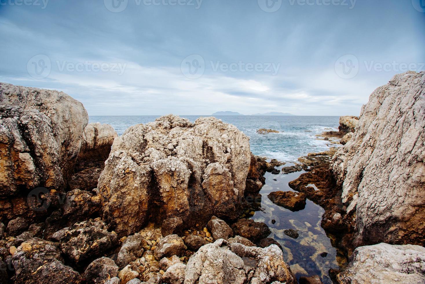 pietre sulla spiaggia foto