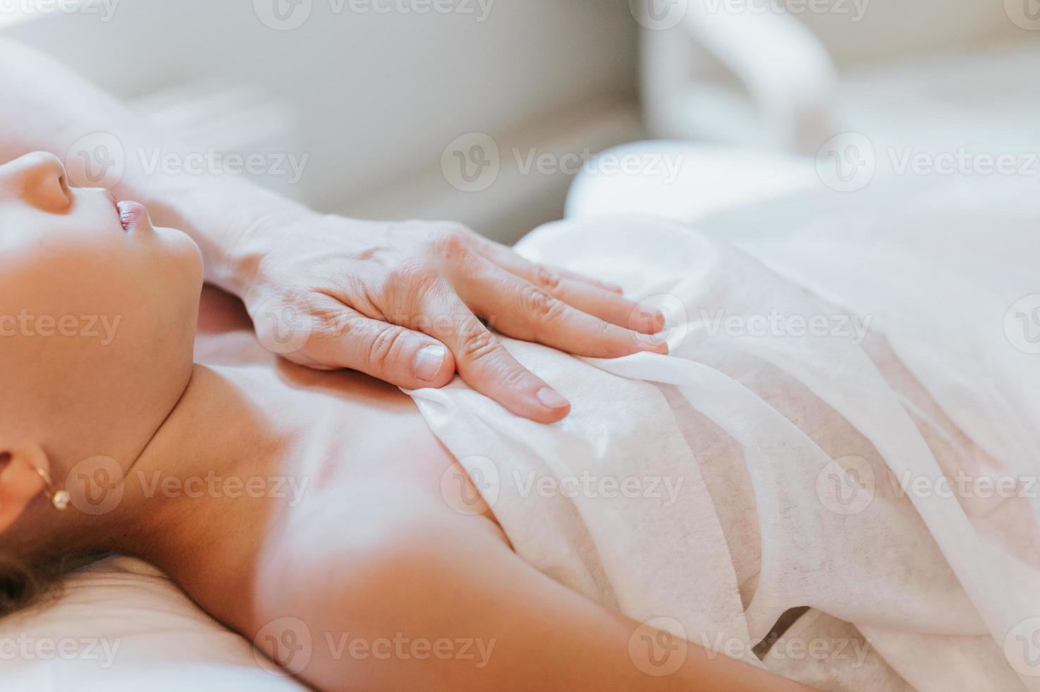 bambino di terapia osteopatica osteopata foto