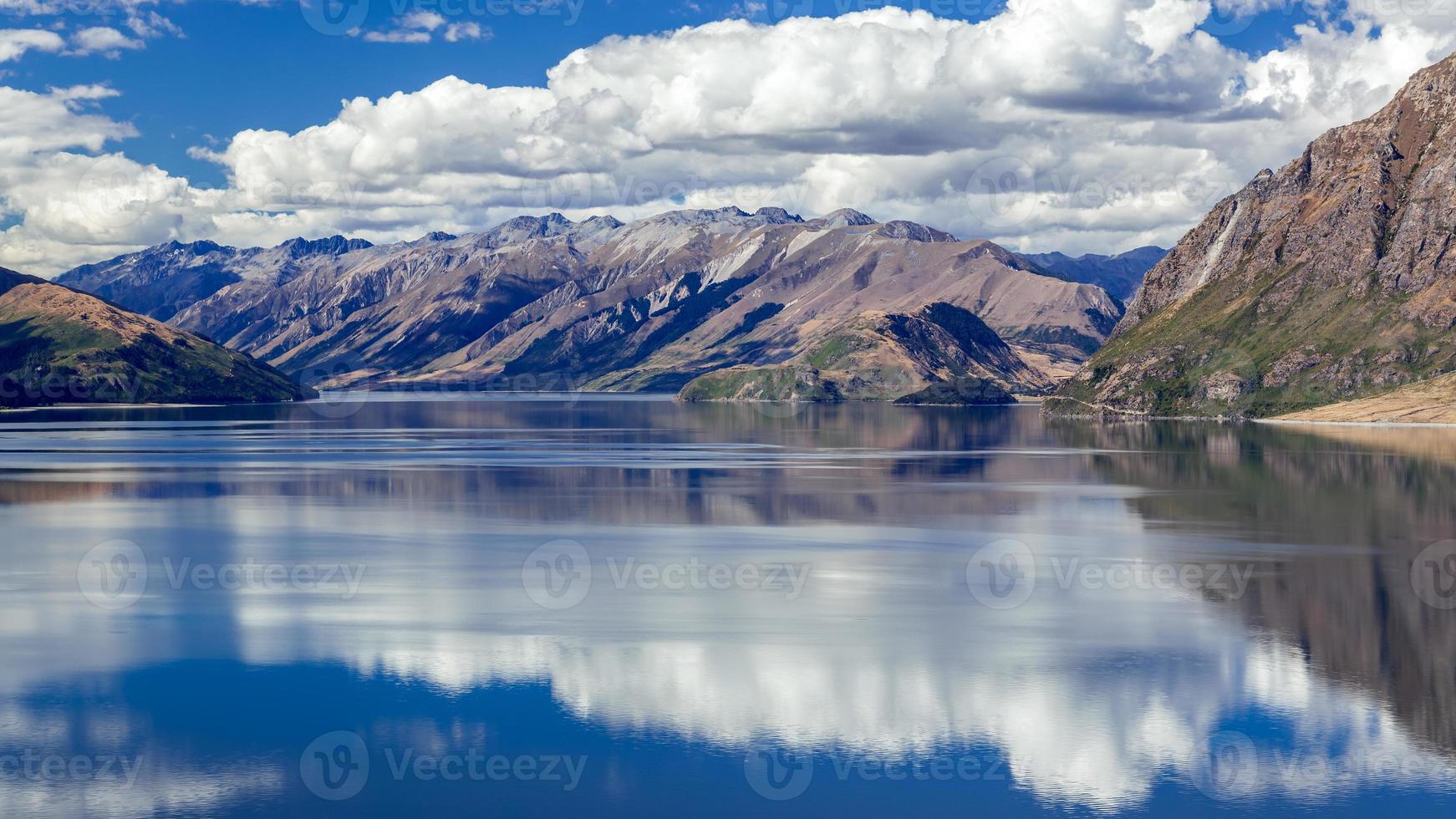 vista panoramica del lago hawea foto