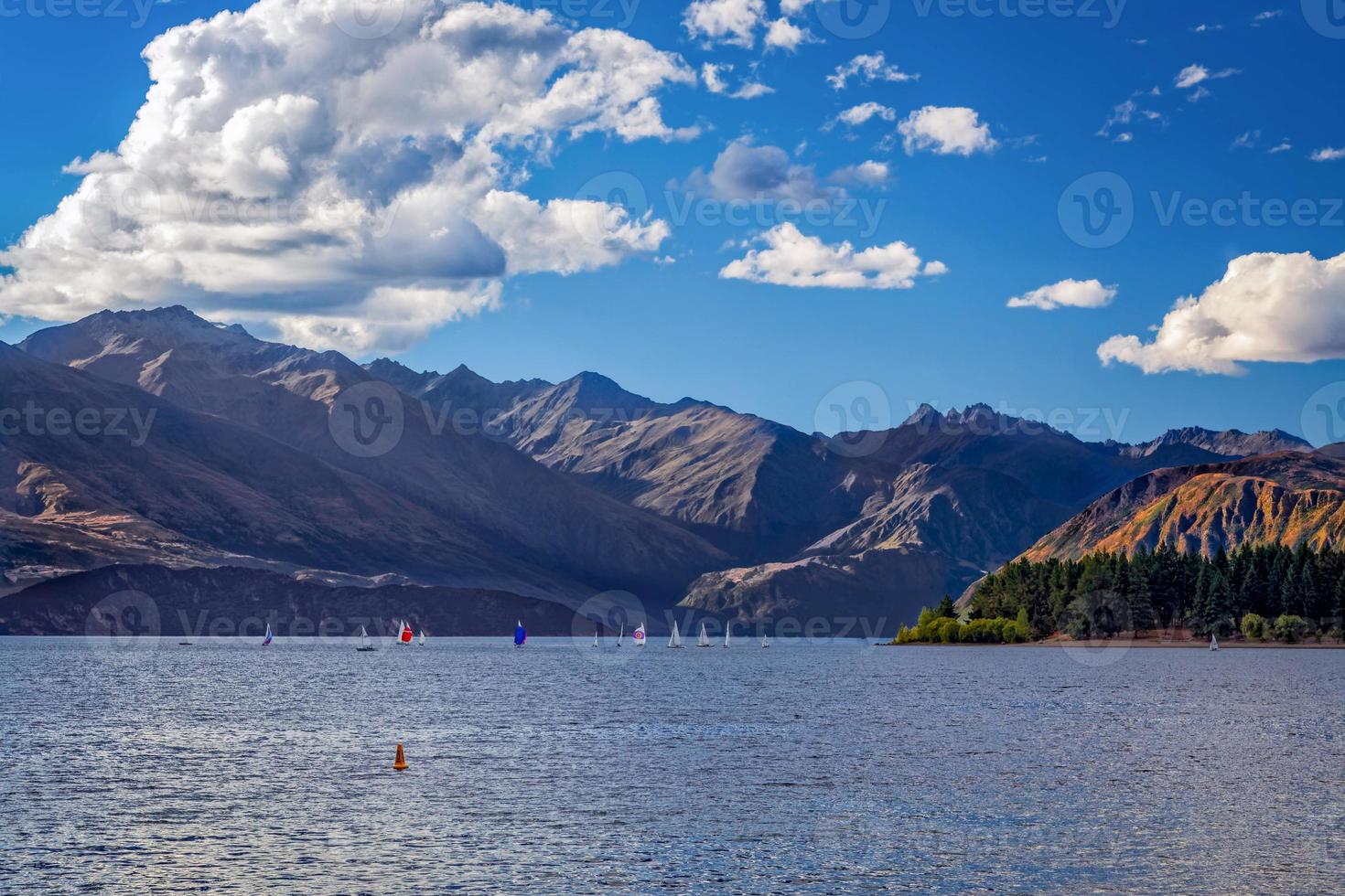 navigando sul lago wanaka foto