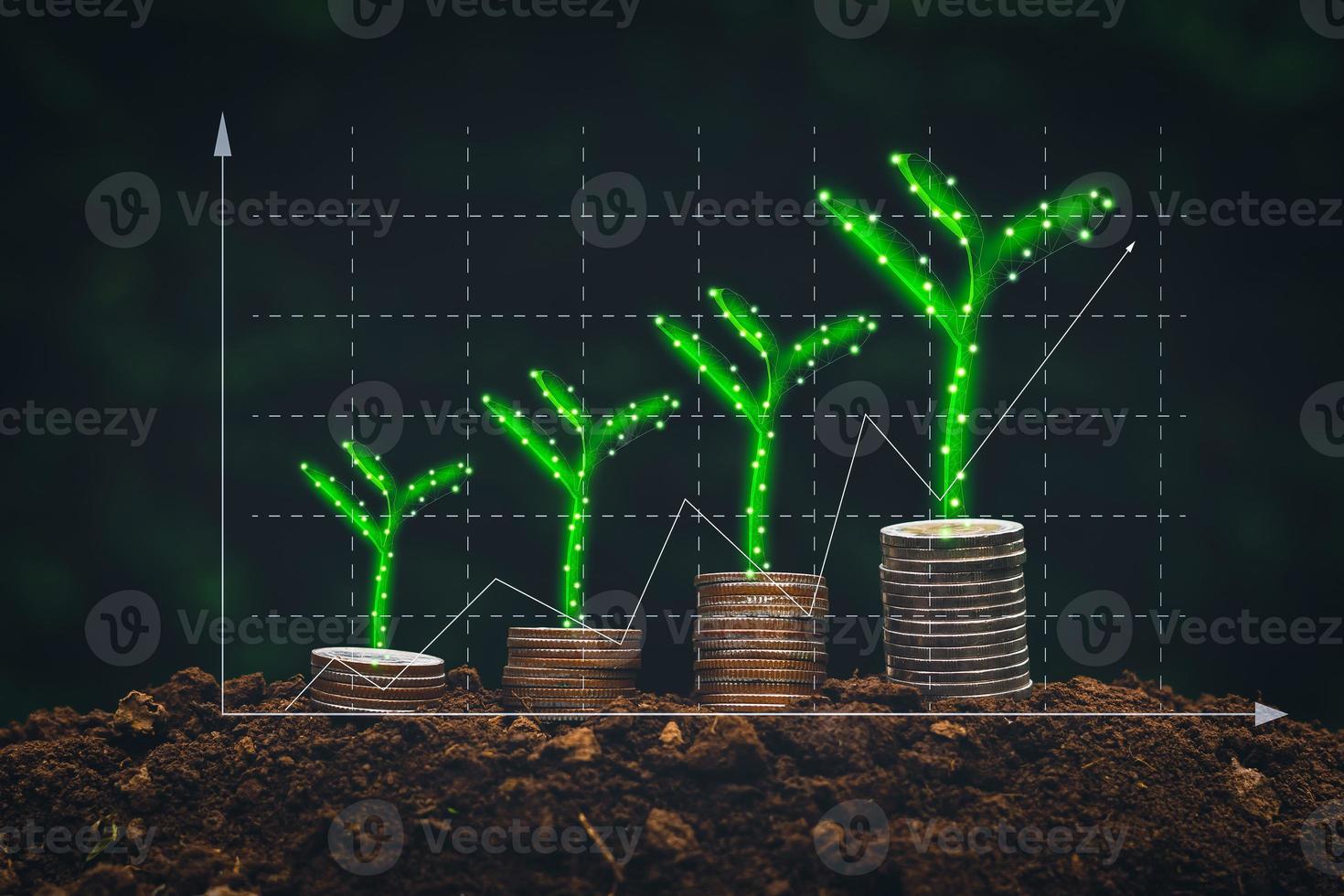 mucchio di monete con grafico a barre digitale verde concetto di analisi delle tendenze future delle attività finanziarie per iniziare a risparmiare o investire. foto