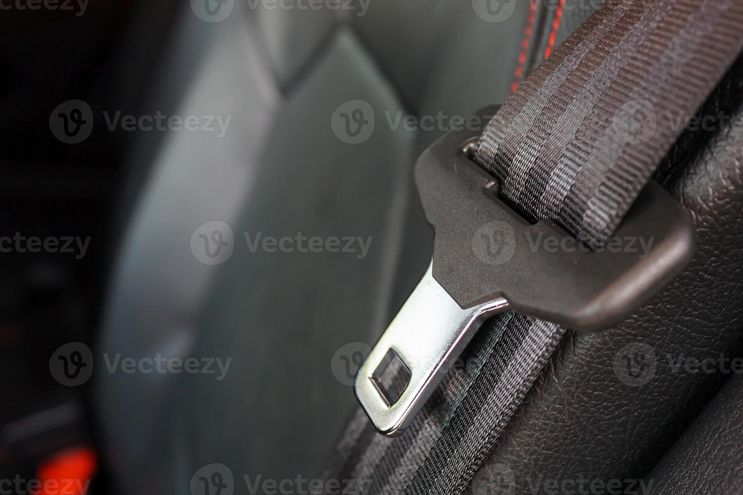 chiudere la cintura di sicurezza in un'auto moderna 6729759 Stock Photo su  Vecteezy