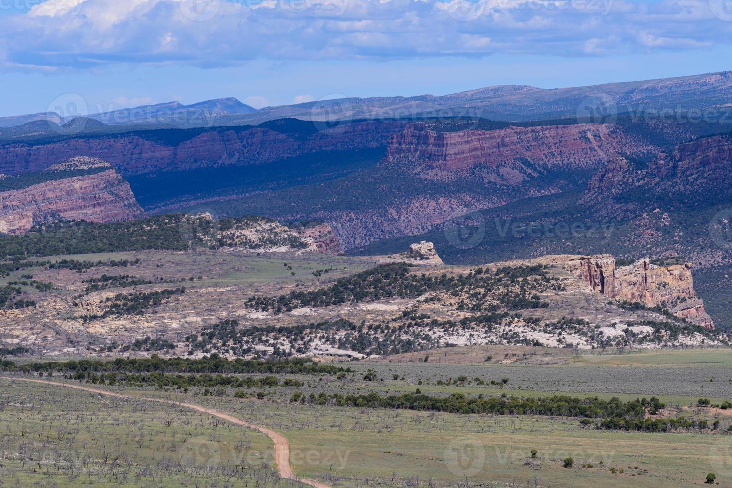 la bellezza paesaggistica del Colorado. splendidi paesaggi drammatici nel monumento nazionale dei dinosauri, in colorado foto