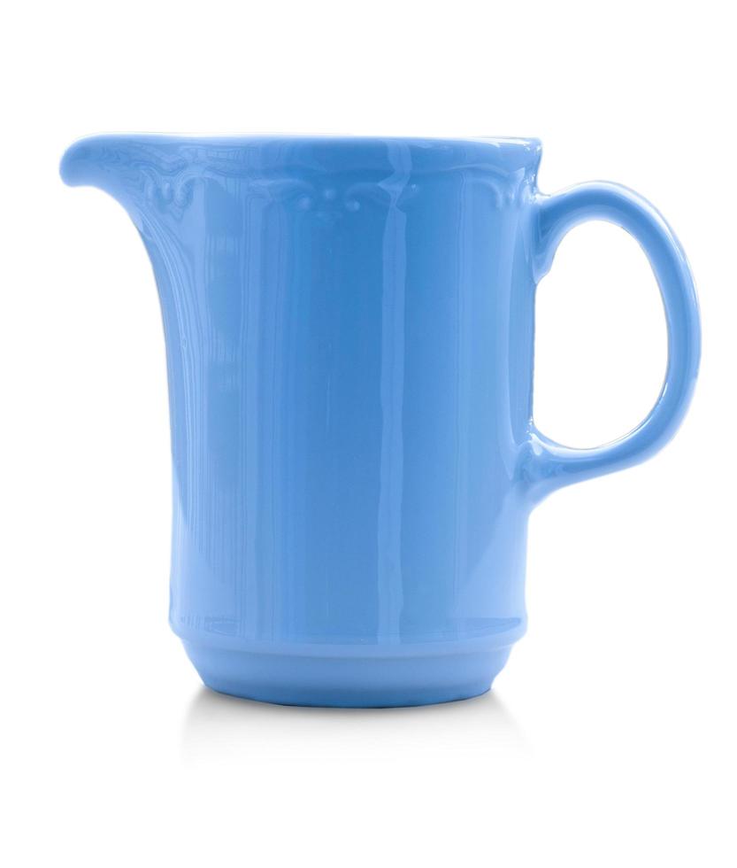 tazza blu sul tavolo foto