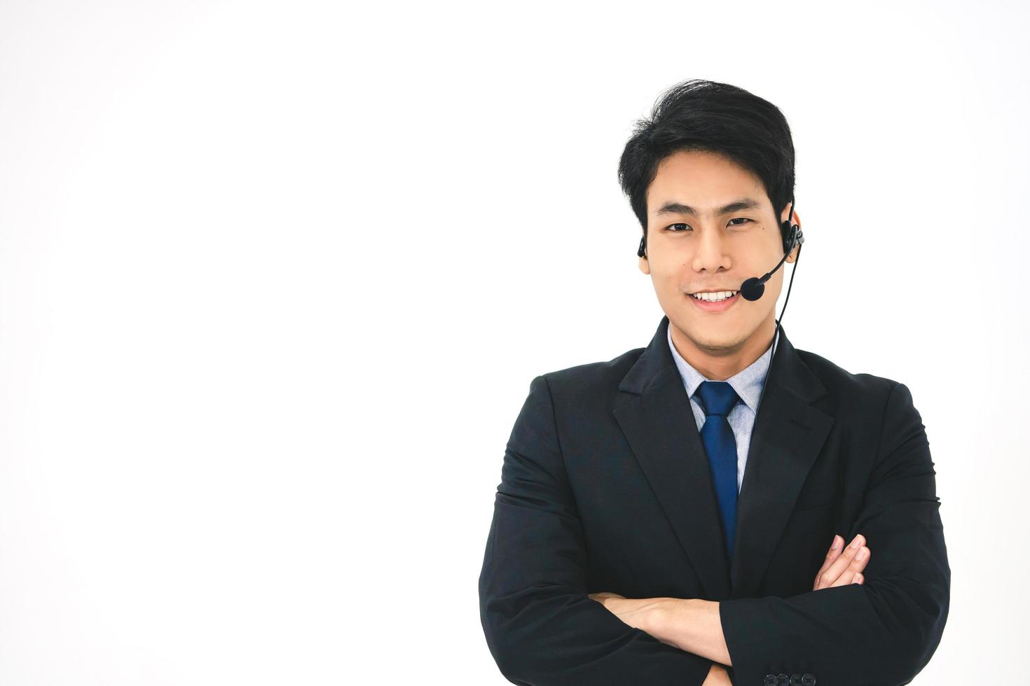 look da leadership professionale di nuova generazione. giovane business sorriso call center uomo asiatico foto