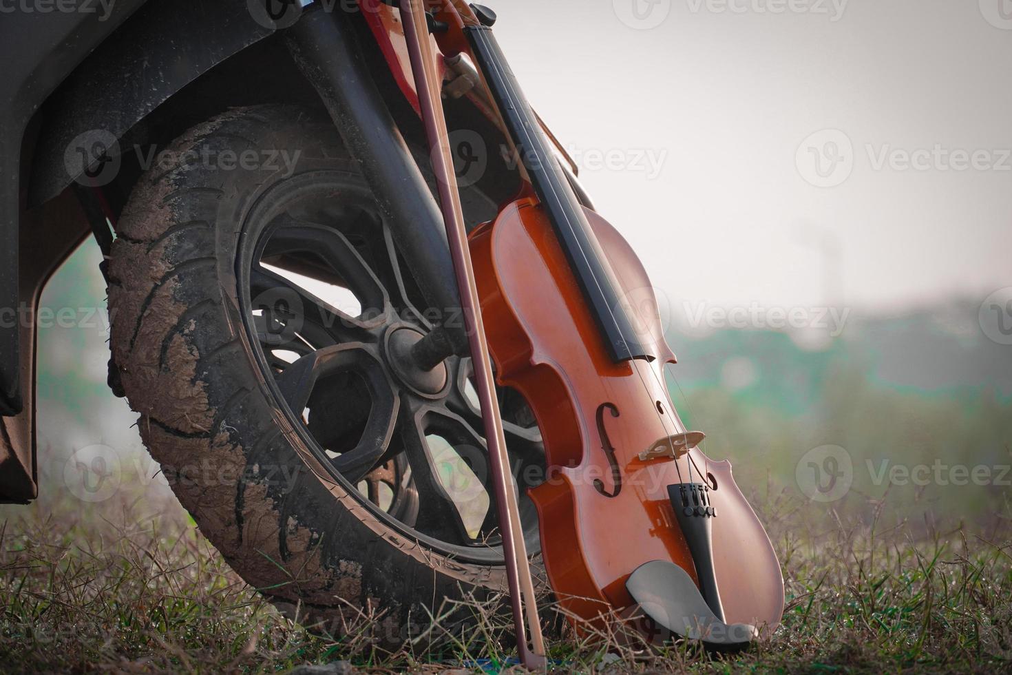 il violino tiene l'immagine del livello scoorty foto