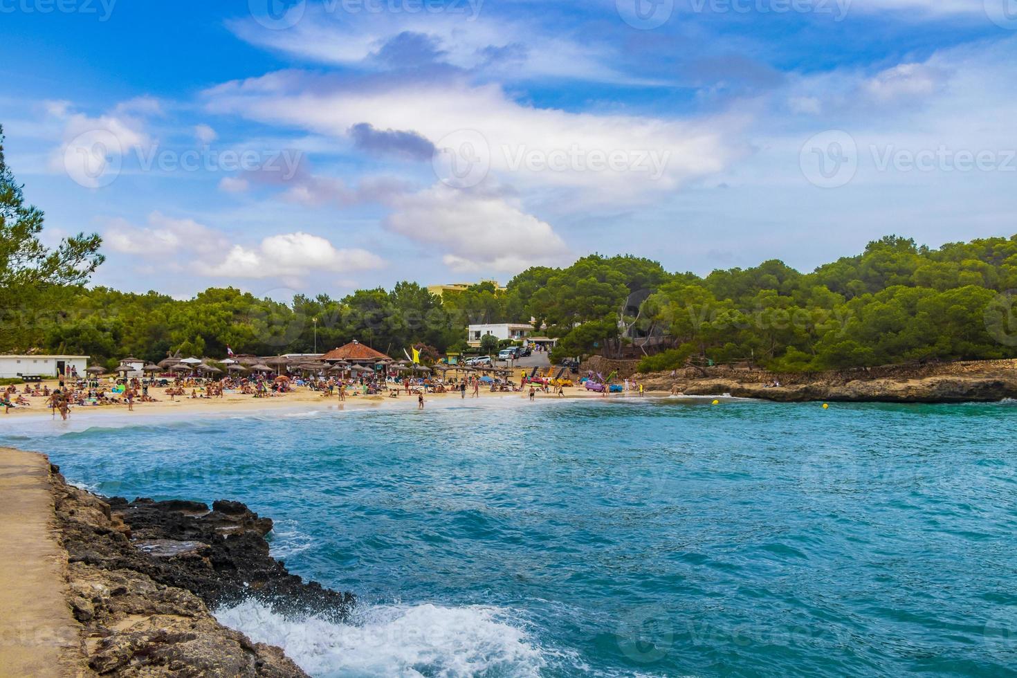 spiaggia turchese ses fonts de nalis baia mallorca spagna. foto