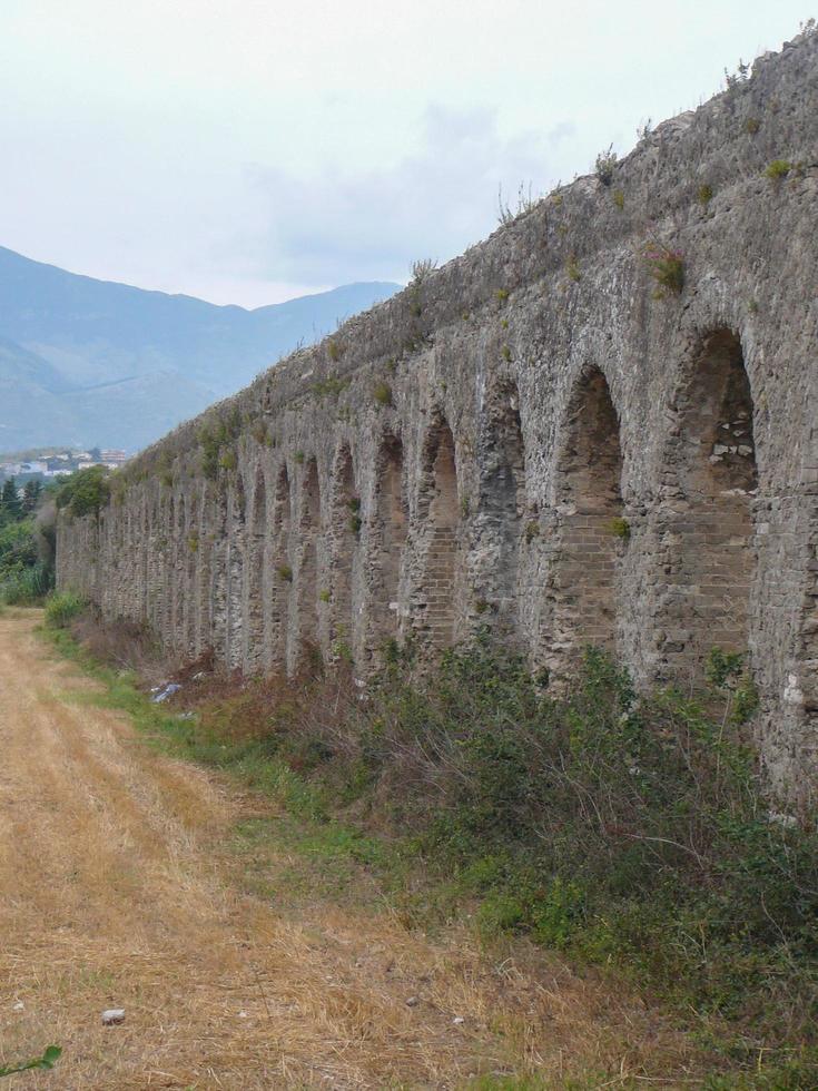 rovine di minturnae, italia foto