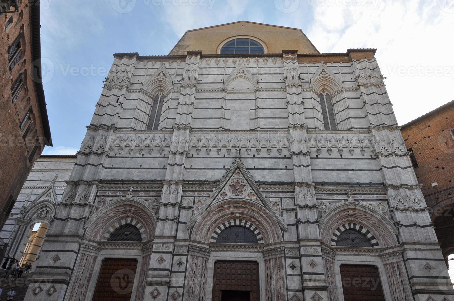 battistero della chiesa della cattedrale a siena foto