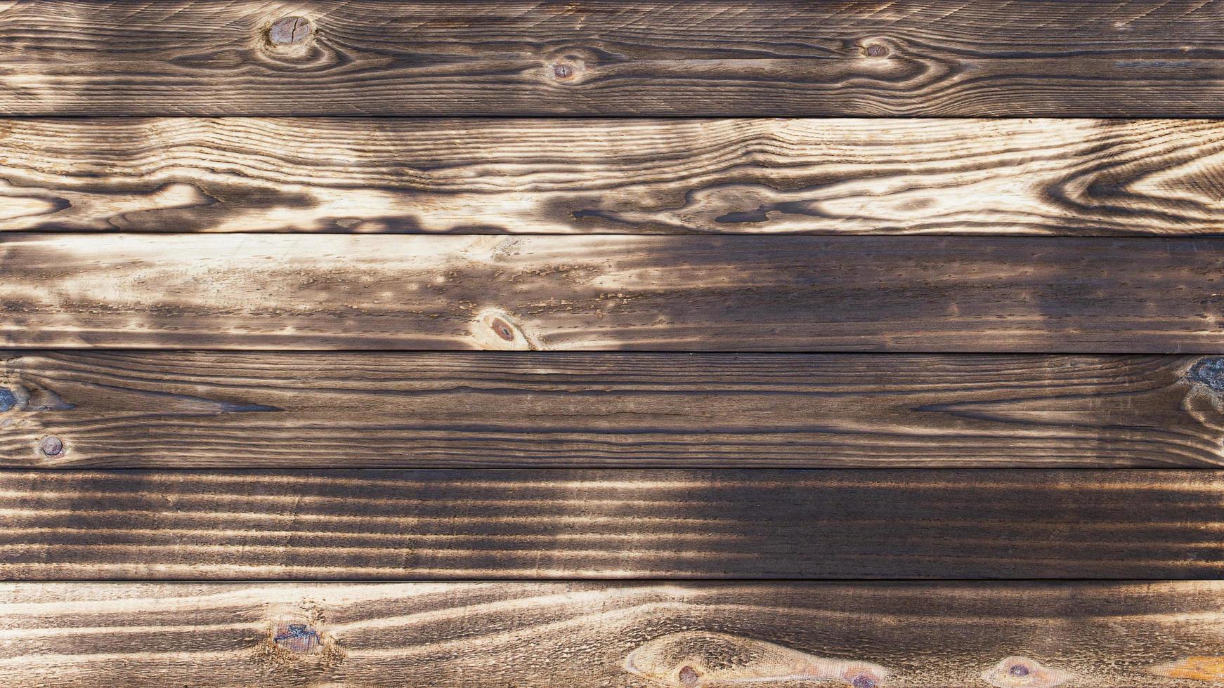 vecchi pavimenti in legno con tracce di nero bruciato su sfondi e texture astratte. foto