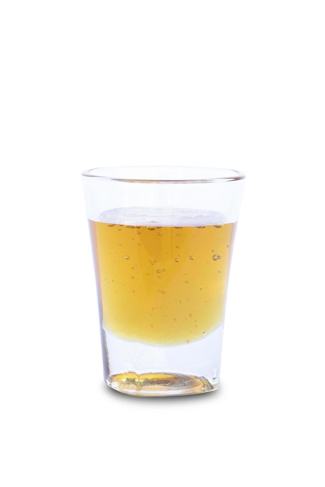 miele fresco in un bicchierino isolato su sfondo bianco. foto