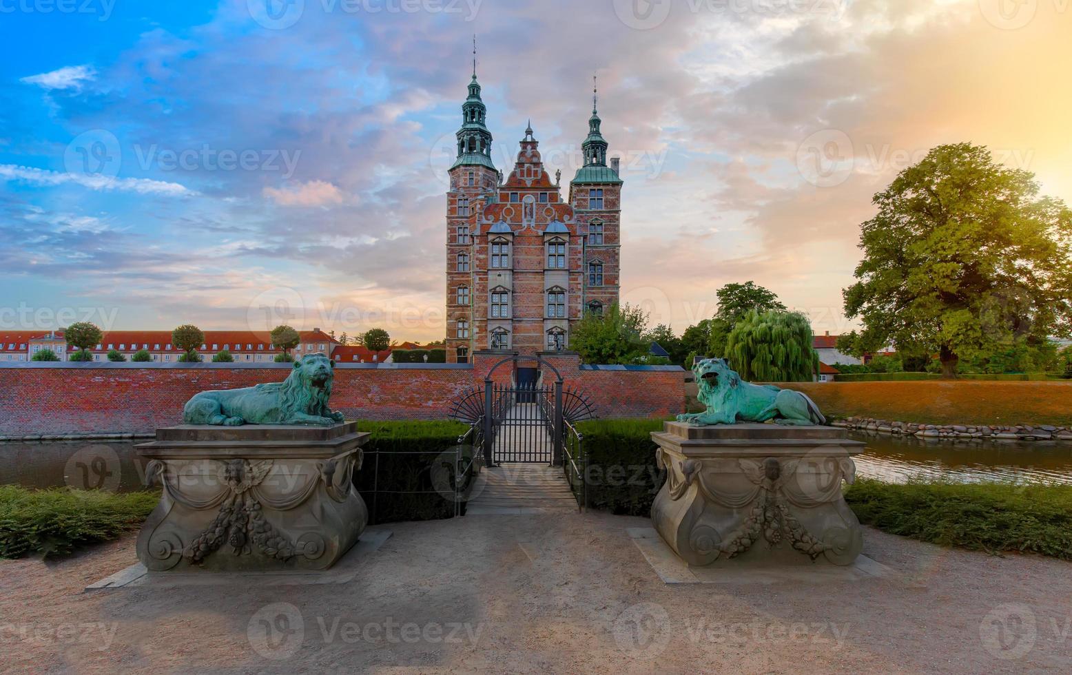 famoso castello di rosenborg, una delle attrazioni turistiche più visitate di copenhagen foto