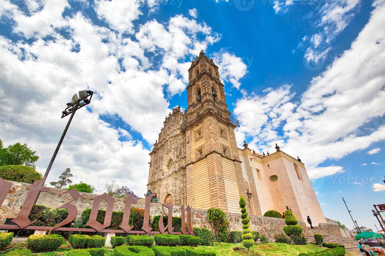 città del messico, tepotzotlan, pittoresca chiesa di francisco javier nel centro storico della città foto