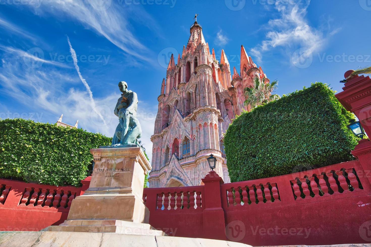 san miguel de allende, punto di riferimento parroquia de san miguel arcangelo cattedrale nel centro storico della città foto